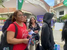 Muchos sueños están presentes en las filas para inscripciones a Todos y Todas a Estudiar Inglés 