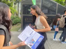 Muchos sueños están presentes en las filas para inscripciones a Todos y Todas a Estudiar Inglés 