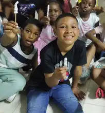 Niños y niñas de comunidades negras y afro armaron sus macetas y conocieron sobre esta tradición cultural
