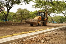 Parque Pacífico avanza en la construcción de su plazoleta peatonal e instalación de letras monumentales