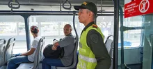 Caleños valoran de manera positiva presencia de la Policía en las estaciones del MIO