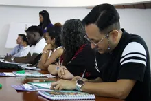 Con el trabajo de cuidado, en Colombia las mujeres aportan el 20 % del PIB
