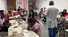 Atención víctimas del conflicto armado: se agotan cupos para clases de fabricación de calzado