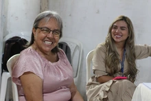65 personas mayores se graduaron en curso de marroquinería y manualidades en la comuna 15, se resaltó el talento artístico y el liderazgo local