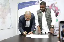 Alcaldía y USAID firman convenio para favorecer a más de 300 barberos del oriente de Cali