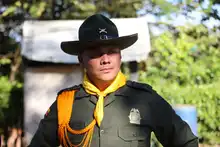 Con cuatro pedradas en la cabeza sale a desfilar el Carabinero de la Policía