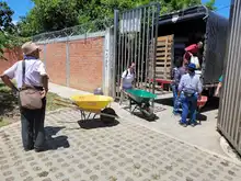 Continúa entrega de insumos y materiales a huertas comunitarias de Cali