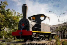 Monumento al Ferrocarril volvió a su pedestal