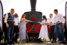 Monumento al Ferrocarril volvió a su pedestal