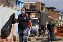 Primera jornada de limpieza, aseo y sensibilización con la comunidad en el Boulevard de Oriente