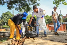 Primera jornada de limpieza, aseo y sensibilización con la comunidad en el Boulevard de Oriente