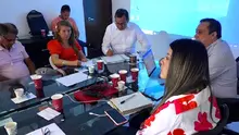 Movilidad realiza mesa técnica con taxistas para combatir el transporte informal