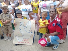 Niñas y niños de La Estrella caminaron pidiendo paz para sus territorios
