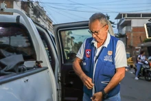 Don Gabriel, el superhéroe que le gana la batalla al Aedes Aegypti  