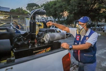 Don Gabriel, el superhéroe que le gana la batalla al Aedes Aegypti  