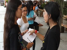Beneficiarios de Todas y Todos a Estudiar son voluntarios en el Petronio Álvarez