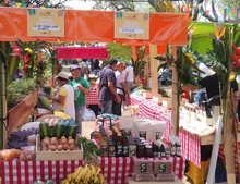Los Mercados Campesinos, a tono con la marimba, el cununo y el guasá 