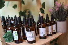 Jóvenes emprendedoras usan el viche como producto capilar: Zimbabwe al natural
