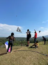 40 niños pintan el cielo con sus cometas, gracias al programa Cultores