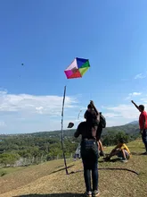 40 niños pintan el cielo con sus cometas, gracias al programa Cultores