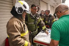 Autoridades y bomberos de Cali controlaron incendio en el Centro Comercial El Tesoro