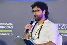 El desarrollo social, considerado como el punto clave para enfrentar la problemática de drogas en Colombia