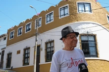 Una bala le dañó la cabeza hace 50 años. Y a pesar de eso, vive feliz