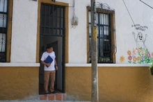 Una bala le dañó la cabeza hace 50 años. Y a pesar de eso, vive feliz