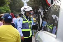 Conductores mal parqueados fueron ‘pillados’ por los colectivos de cultura ciudadana de la Alcaldía de Cali