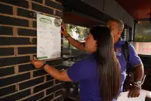 Conductores mal parqueados fueron ‘pillados’ por los colectivos de cultura ciudadana de la Alcaldía de Cali