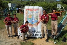 Estudiantes de Villacarmelo celebraron la entrega de nuevos espacios y dotación
