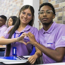 Jóvenes caleños avanzan hacia su meta de ser bilingües con el programa Todas y Todos a Estudiar Inglés