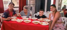 Uno de los Manyoma, se tomó con su sabor, uno de los comedores comunitarios en Cali