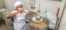 Uno de los Manyoma, se tomó con su sabor, uno de los comedores comunitarios en Cali