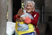 Más de ocho mil personas mayores reciben asistencia alimentaria
