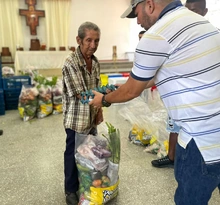 Más de ocho mil personas mayores reciben asistencia alimentaria
