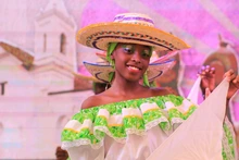 Bailar para esquivar la guerra