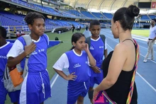 Tocando el cielo con los pies: niños de la comuna 15 visitan el estadio Pascual Guerrero