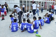 Tocando el cielo con los pies: niños de la comuna 15 visitan el estadio Pascual Guerrero