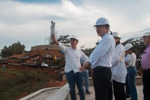 Monseñor Luis Fernando Rodríguez se conmociona por la renovación de la casa del Cristo caleño