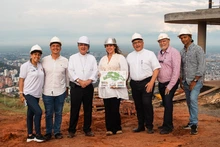Monseñor Luis Fernando Rodríguez se conmociona por la renovación de la casa del Cristo caleño