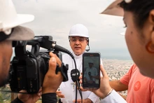 Monseñor Luis Fernando Rodríguez se conmociona por la renovación de la casa del Cristo caleño
