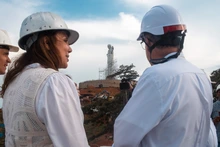 Monseñor Luis Fernando Rodríguez se conmociona por la renovación de la casa del Cristo caleño
