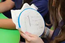 Cuentos tradicionales transformados en arte por estudiantes caleños