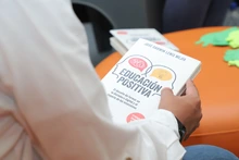 Se presentó en la Feria del Libro, la obra de José Darwin Lenis: Educación Positiva