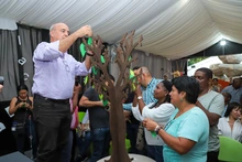 Se presentó en la Feria del Libro, la obra de José Darwin Lenis: Educación Positiva
