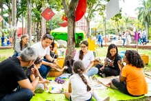 En la Feria del Libro, el buque que llegará a Parque Pacífico inspira a los niños