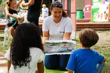 En la Feria del Libro, el buque que llegará a Parque Pacífico inspira a los niños