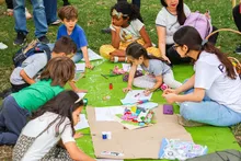 En la Feria del Libro, el buque que llegará a Parque Pacífico inspira a los niños