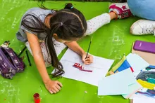 En la Feria del Libro, el buque que llegará a Parque Pacífico inspira a los niños